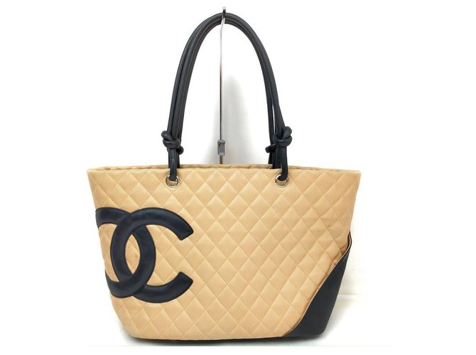 Chanel Bolsa tote Cambon de cuero acolchado beige  ref.297598