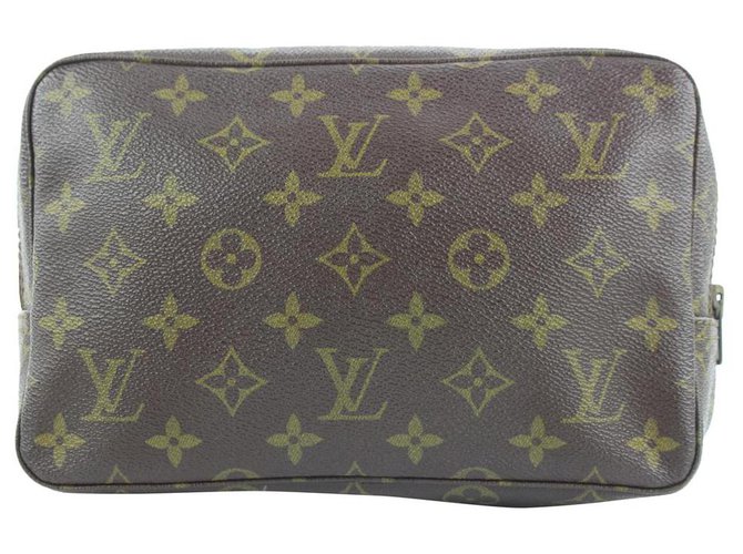 QUE TENGO EN MI BOLSA DE MAQUILLAJE?  LOUIS VUITTON TROUSSE TOILETTE 23 