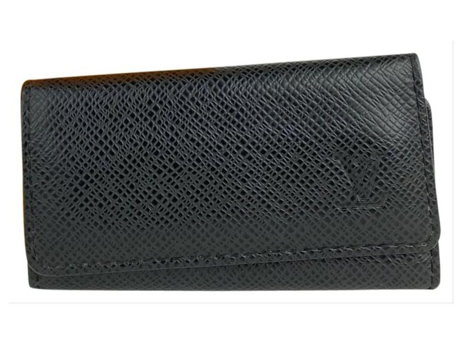 Louis Vuitton Schwarzes Taiga-Leder 4 Schlüsselmultikelhalter 16l859  ref.297864