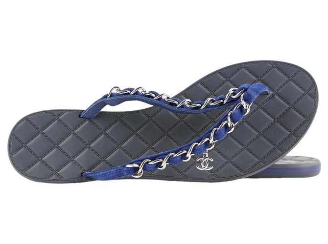 Chanel Sandalias con chanclas con cadena CC azul marino x plateado Plata  ref.298109