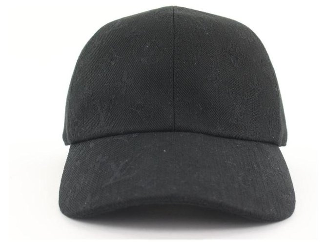 Louis Vuitton Monogram Essential Cap