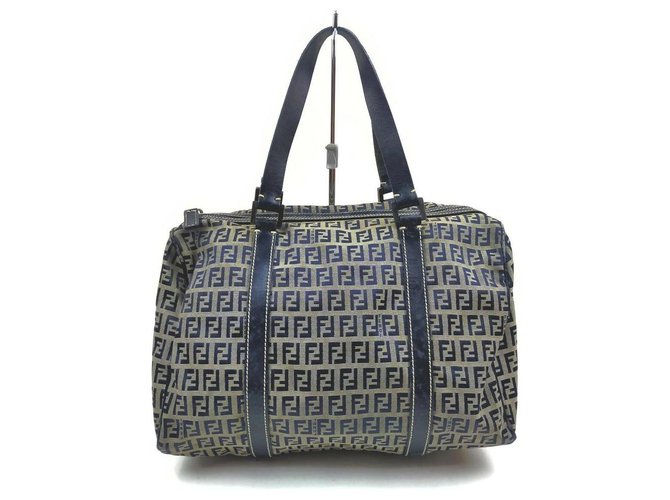 black fendi handbolsa