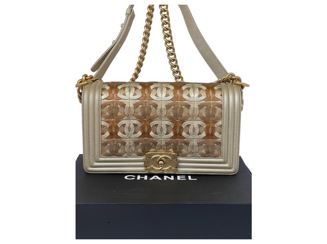 Edition limitée Chanel OLD BOY (25x15x9)Sac Cuir d'agneau Doré  ref.299097