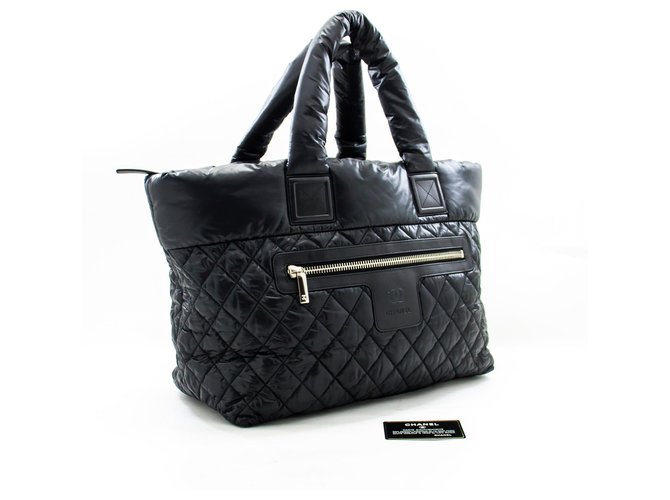 CHANEL Coco Cocoon MM Nylon Tote Bag Handbag Black Bordeaux ref.299522 -  Joli Closet