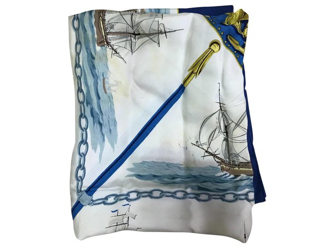 Hermès Lenços de seda Azul  ref.299595