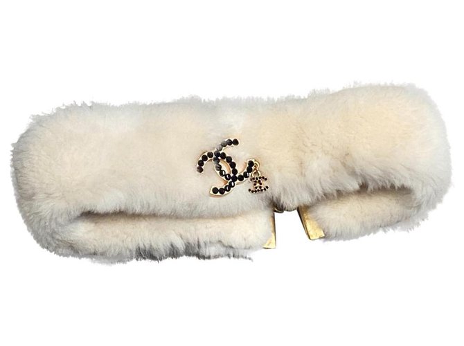 Chanel Scarves Beige Gold hardware Fur  ref.299608