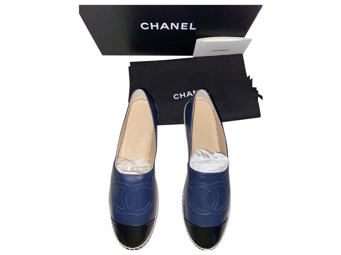 Preciosa alpargata clásica Chanel Azul oscuro Cuero  ref.299760
