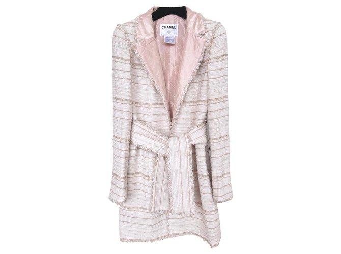Chanel Abrigo con botones de perlas Beige Tweed  ref.301752
