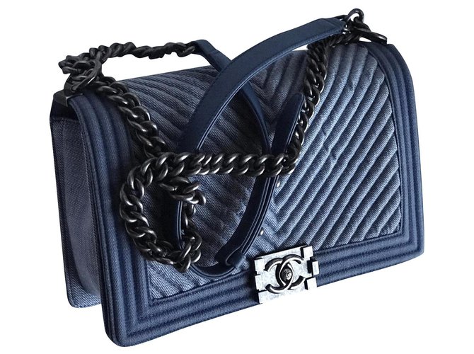 Chanel New Medium Chevron Boy Flap Bag Blue Denim ref.302998 - Joli Closet