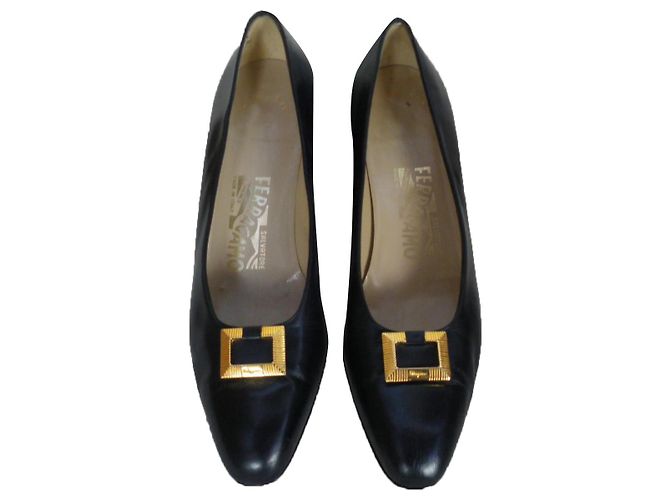 Pumps Salvatore Ferragamo Leder Dunkelblau 41