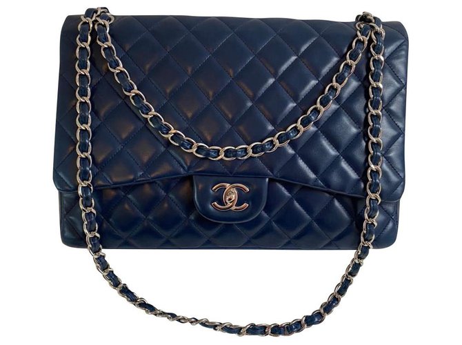 Timeless Chanel Blau Leder  ref.303897