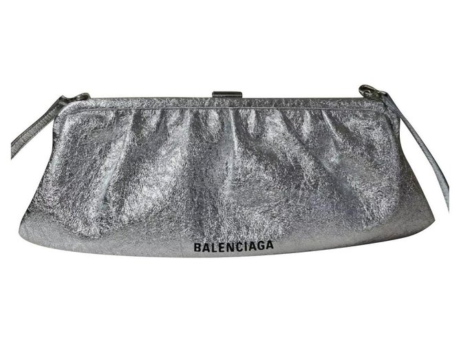 BALENCIAGA Cloud knisternde Umhängetasche aus Metallic-Leder Silber  ref.304007