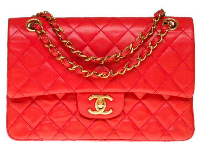 Die begehrte Chanel Timeless Tasche 23 aus rotem gestepptem Leder, garniture en métal doré  ref.304238
