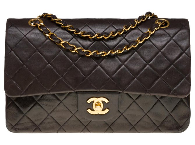 Splendida borsa Chanel Timeless Medium in pelle trapuntata marrone, garniture en métal doré Marrone scuro  ref.304264