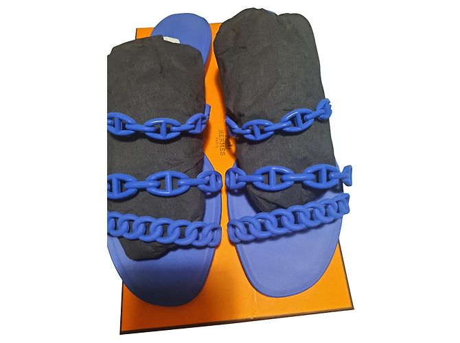 Autre Marque Chanel Rival Sandale Hellblau aus Gummi Größe 40