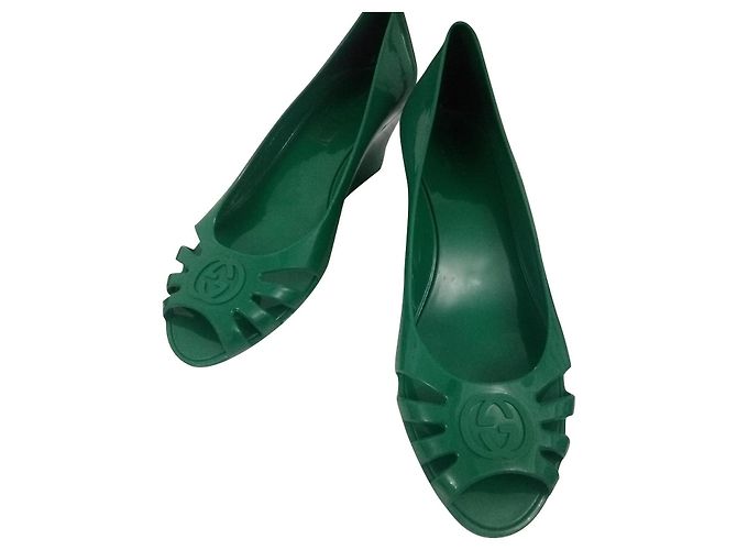 Sandali con tacco Gucci in gomma verde