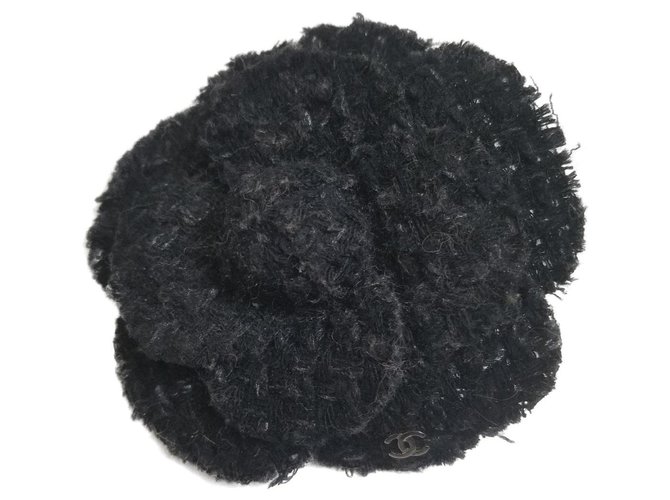 Cambon Chanel camelia tweed brooch Black  ref.305235