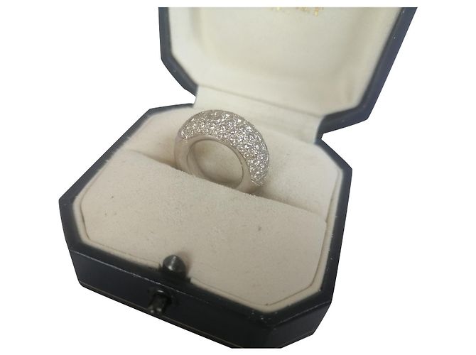 Anello a Cerchio Chaumet in Oro Bianco e Diamanti Argento