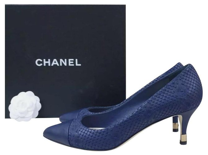 Chanel Navy Python Leather Pumps Heels Shoes Sz 39,5 Navy blue Exotic leather  ref.306590