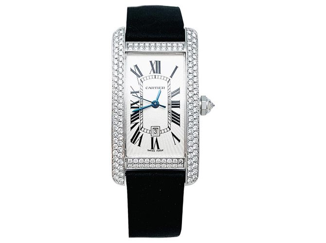 Relógio Cartier, "Tanque americano", em ouro branco e diamantes. Couro  ref.307043
