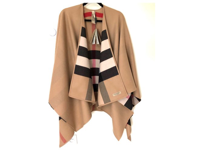 BURBERRY, NEW REVERSIBLE CHARLOTTE BURBERRY PONCHO CAPE WITH TAGS Beige Wool  ref.307472