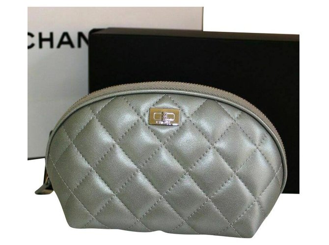 Chanel 2.55 Silvery Patent leather  ref.307500