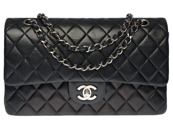 Superb Chanel Timeless bolsa média 25cm em couro preto acolchoado, Garniture en métal argenté  ref.307850