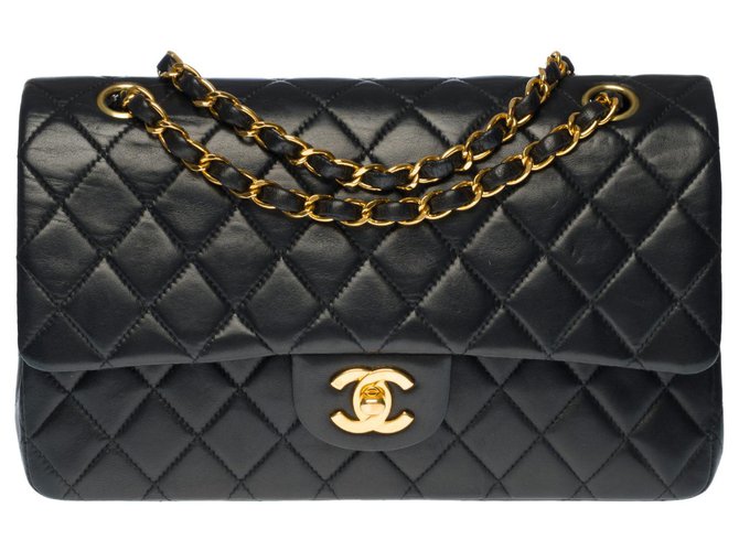 Bolso de mano Chanel Timeless Medium en piel de cordero acolchada negra, guarnición en métal doré Negro Cuero  ref.307854
