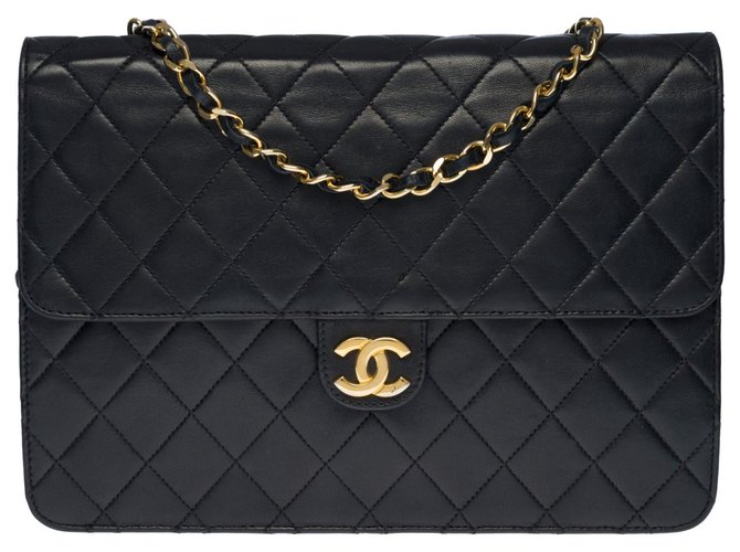Timeless Bolso de mano Chanel Classique en piel de cordero acolchada negra, guarnición en métal doré Negro Cuero  ref.307860