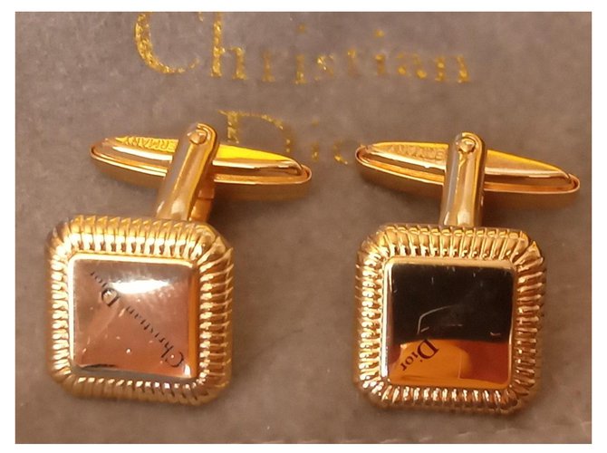 Christian Dior Abotoaduras Dourado Banhado a ouro  ref.308286