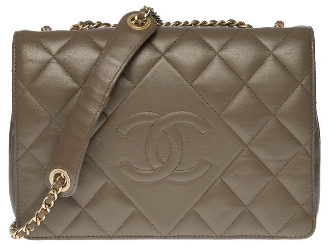 Timeless Linda bolsa com aba completa Chanel Classique em couro acolchoado cinza, Garniture en métal argenté  ref.308352