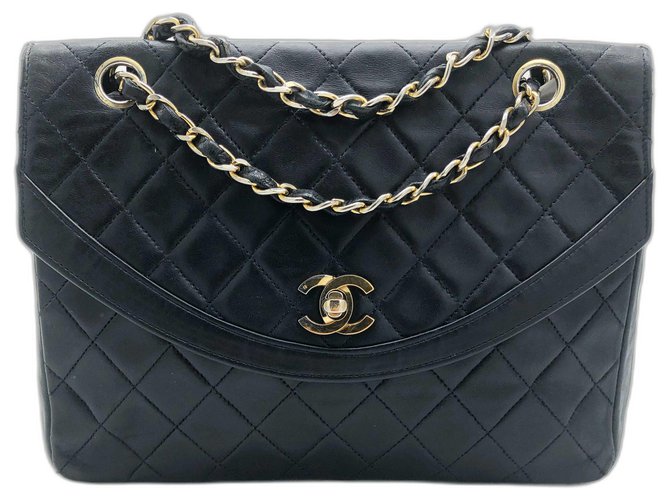 Chanel Diana Tasche aus dunkelblauem Glattleder Marineblau Lammfell  ref.309068