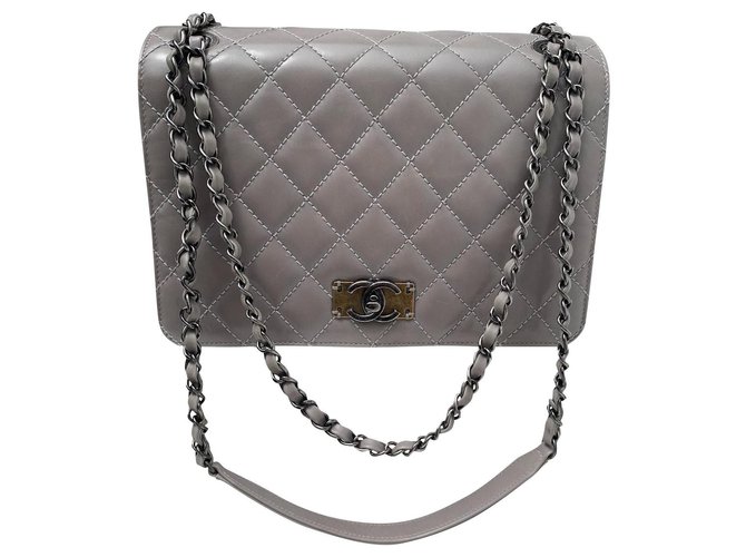 Timeless Bolso Chanel clásico en piel de becerro acolchada gris Cuero  ref.309254