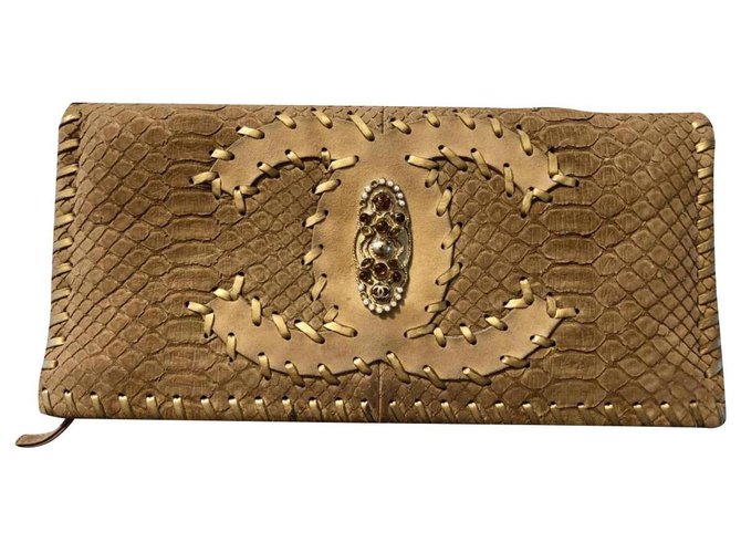 Chanel Clutch aus braunem Pythonleder Beige 