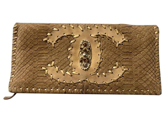 Chanel Clutch-Taschen Beige Leder  ref.309372