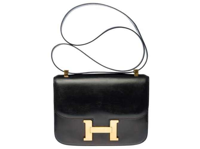 Hermès Herrliche Hermes Constance Handtasche 23 cm Vintage in schwarzer Box, garniture en métal doré Leder  ref.309387