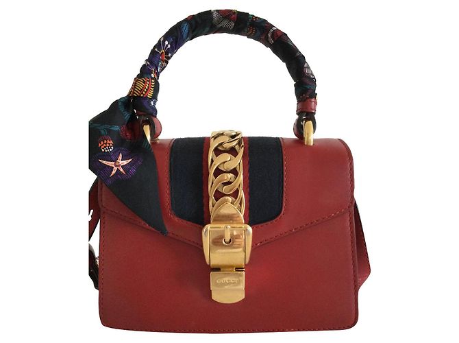 Gucci Sylvie Mini Tasche aus rotem Leder