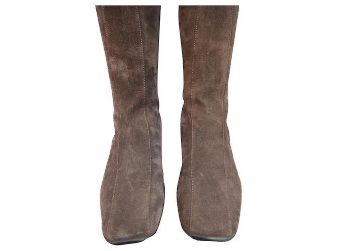 Stivali Prada in scamosciato marrone scuro taglia 37,5