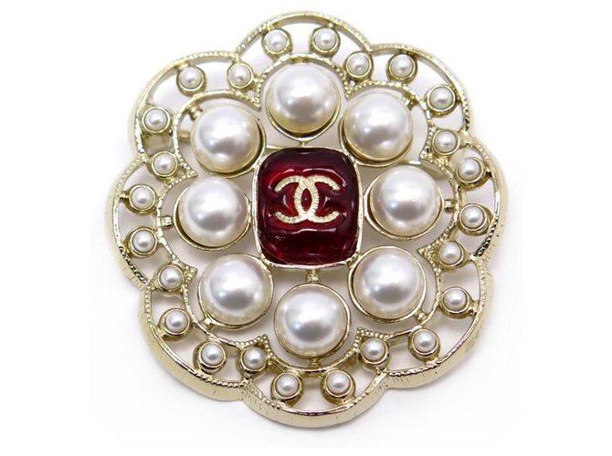 Other jewelry NEW CHANEL BROOCH CC LOGO RED STONE PEARLS CC LOGO + NEW BROOCH BOX Golden Metal  ref.311248