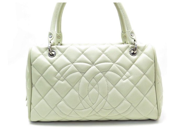 BOLSO DE MANO CHANEL BOWLING EN CAVIAR BOLSO DE MANO ACOLCHADO DE PIEL  CREMA Crudo Cuero ref.311334 - Joli Closet