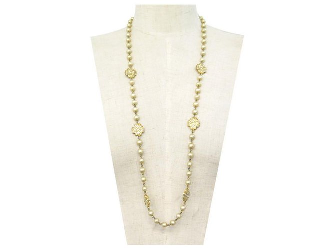 CHANEL NECKLACE PEARLS AND TREFLES 90 CM METAL GOLD PEARLS NECKLACE Golden  ref.311350
