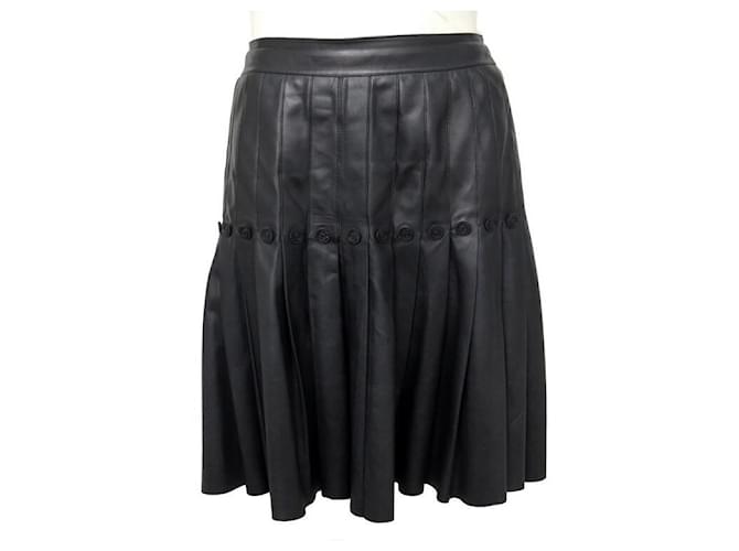 CHANEL SKIRT PLISSE BUTTONS LOGO CC M 38 P26909 IN BLACK LEATHER SKIRT  ref.312094