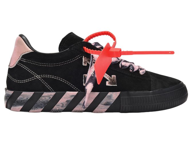 Off White Low Vulcanized Sneakers in Black and Pink Leather  ref.312129