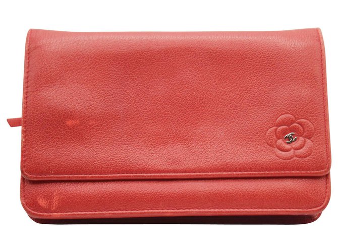 Wallet On Chain Chanel Camélia de couro vermelho WOC  ref.312166