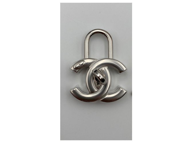 Chanel CC lock jewel charm pendant Silvery Steel ref.313217 - Joli Closet