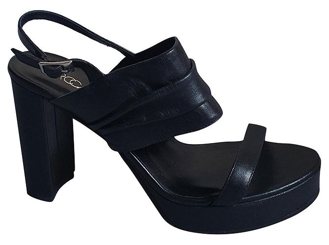 Sandali Marc Cain in pelle nera Nero