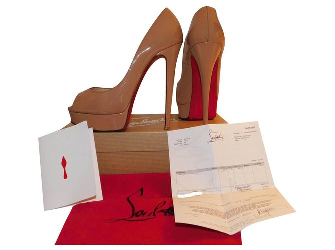 Christian Louboutin Bianca Beige Patent leather  ref.314301