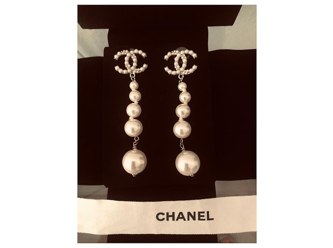 Chanel Perlenohrringe Silber Silber Hardware