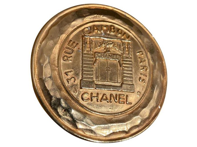 Chanel Pins e spille D'oro Metallo  ref.314916