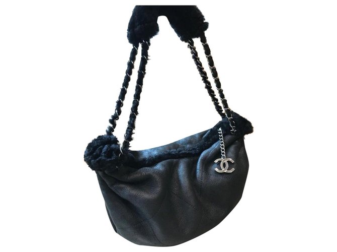 Chanel Modern Chain Hobo Calfskin Medium Black 407421